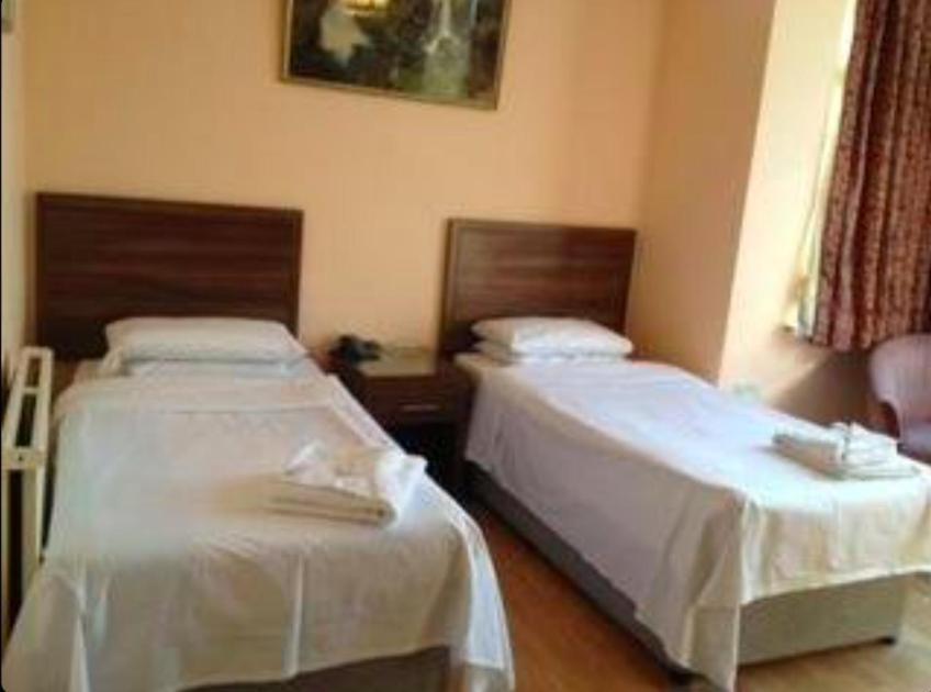 Skyways Hotel Слау Екстериор снимка