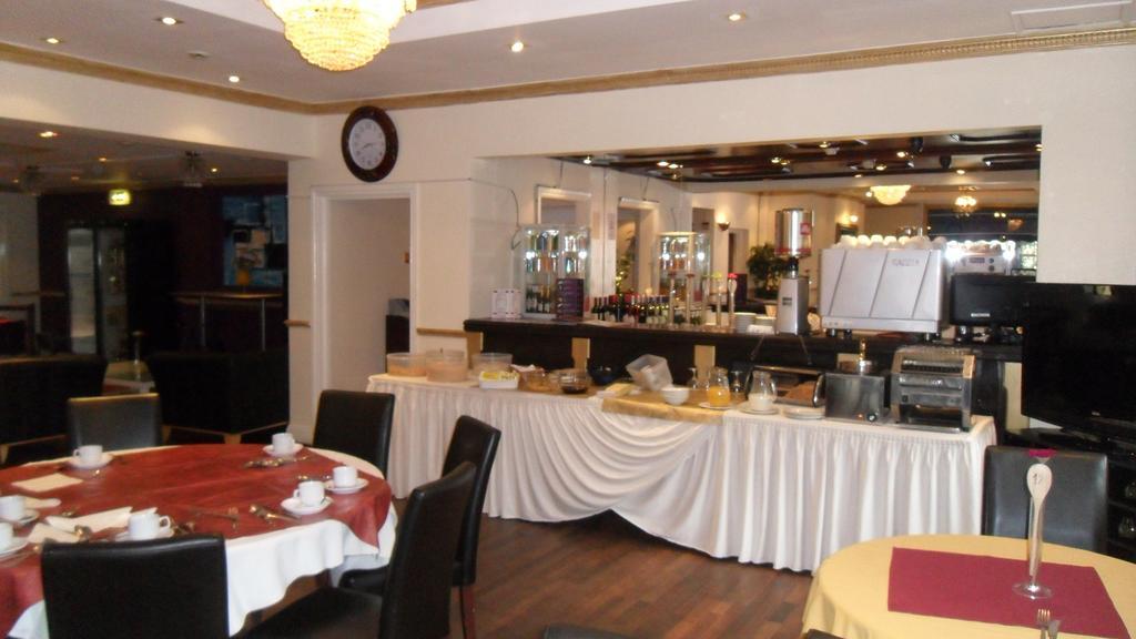 Skyways Hotel Слау Екстериор снимка