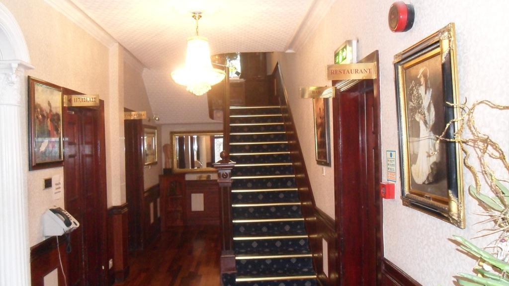 Skyways Hotel Слау Екстериор снимка